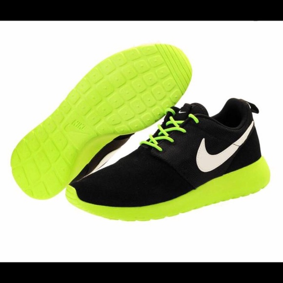 Nike Roshe Run - Picture 2 of 10